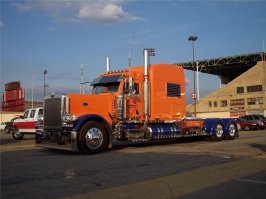 Тоже Американец только Peterbilt