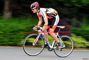 Простите, но мне кажется, что седло выше рамы на этом фото. Может я ранее не правильно выразилась). Просто на себе испытала неудобства езды на своем велосипеде, так как рама для меня высоковата, и приходится седло опускать до минимума, почти вровень с рамой. Если приходится резко тормозить, можно сесть на раму, что неприятно.).