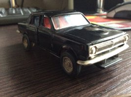 Будучи школьником тоже машинки тюнил, по сейчас в шкафу стоят.