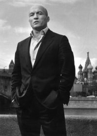 Григорий Карамалак, больше известный в Молдове как Болгар, уже четырнадцать лет находящийся в международном розыске.
как то так)))