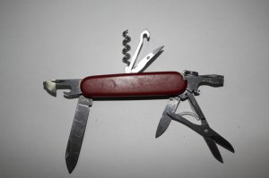 дак вроде это г.. продавали в любой роспечати за 15 рублей и у всех он был... Печально если автор до сих пор с ним не расстается, ведь гнулись все его заточки просто на раз