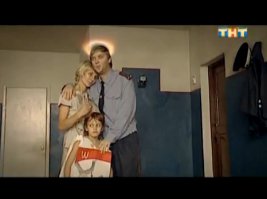  Любящий муж сделал для жены платье и сумочку из... деталей Лего!