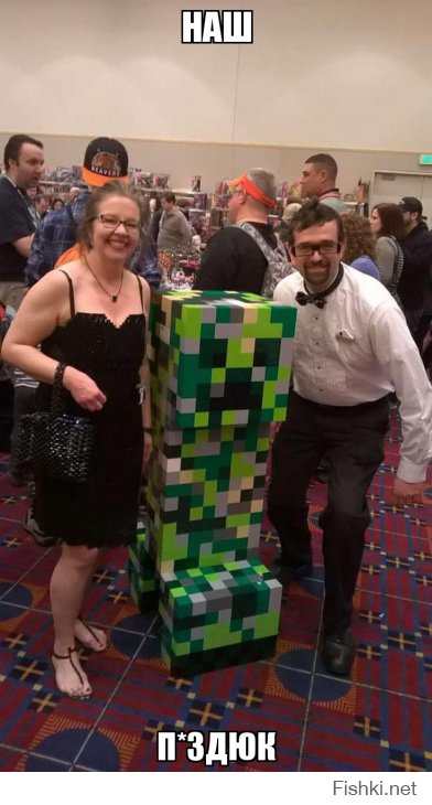  Любящий муж сделал для жены платье и сумочку из... деталей Лего!