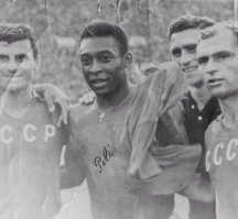 Пеле — единственный, кто забил 1281 официально зарегистрированный гол в 1363 матчах.