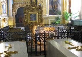 Ну и кто кого из них пропеллером вертит?