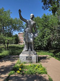 памятник в летном городке города Энгельса. Там базируется 2 полка дальней авиации Ту-95 и Ту -160