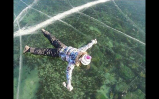 Это не без парашюта, это лёд на Байкале