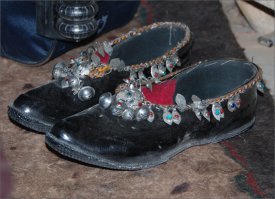 У тебя ноунейм.
Сейчас в моде кристаллы Сваровски.