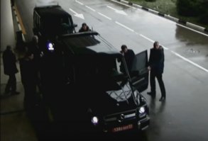 "Консул" Армении Робсон-Татулян в Сочи сбивает шлагбаумы в сочинском аэропорту и запугивает охрану международного терминала!
ищите робсона-татуляна в ютубе