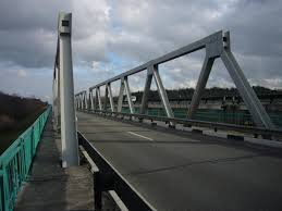 А вот это мост привезенный в 48 году из Германии и установленный через реку Муховец на трассе М1 в 10 км от Бреста !!! До сих пор эксплуатируется!!! Немецкое качество!!!