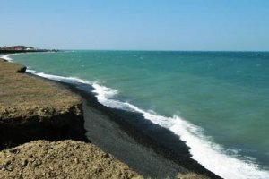 "Алакольские грязи успешно применяются для лечения различных заболеваний периферической нервной системы. Кроме того, в целебных водах Алаколя продуктивно излечиваются хронические заболевания органов дыхания, кожные недуги: экзема, псориаз, нейродермит, крапивница".(с)