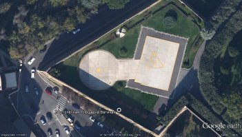 Аэродром у Папы тоже есть, только маленький.