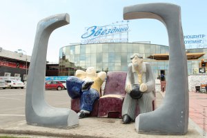 А памятник Жукову в Солнечном?!
И киноманы около ЗАГСа?