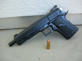 вот еще "красавец" под .44 Магнум
LAR Grizzly