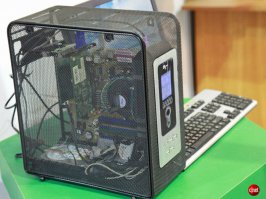 На самом деле это не мусорное ведро, а дизайнерский корпус Green Mesh, я б от такого не отказался