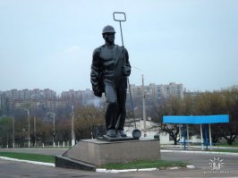 Енакиево - мужик с ложкой или с веслом.