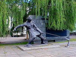 Енакиево - мужик с ложкой или с веслом.