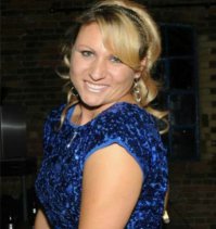 А чего на фотке мужик в платье? Ни одна баба не согласилась что ли?