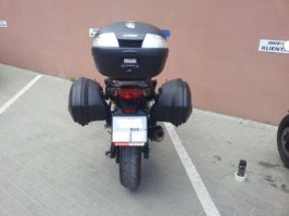 Я себе тоже боковые купил и центральный уофры, а гоняю только с центральным :) Хотя в прошлом году, когда прокатил по Европе 5600 км, весь комплект очень пригодился. Даже сумку пришлось забацать на место пассажира :)