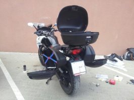 Я себе тоже боковые купил и центральный уофры, а гоняю только с центральным :) Хотя в прошлом году, когда прокатил по Европе 5600 км, весь комплект очень пригодился. Даже сумку пришлось забацать на место пассажира :)