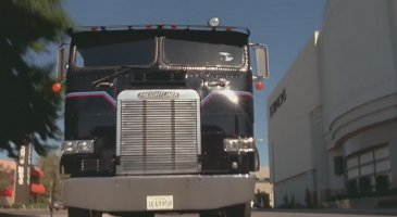 А я вот всё думал на какой грузовик похож Kenworth K825? Оказалось на Freightliner из Терминатора-2 :)