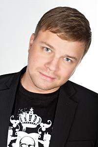 Ага, есть у нас такой "известный в городе" диск-жокей. Dj JunGo...
Как сказала бы бабушка, сидящая у подъезда его дома: "Наркоман!"