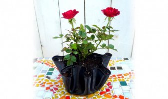 А я из своего винила делал вот такие горшочки.