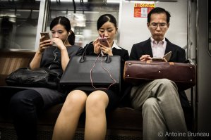 Окуеть, в Японии есть мобильники!