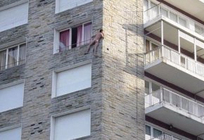 Знаешь на чем держится?
На любви!:D