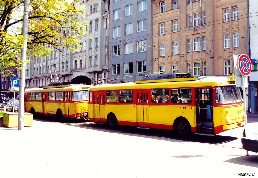У нас в Риге, лет 10-15 назад эксплуатировались троллейбусы с прицепом.