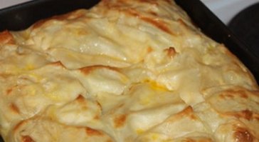 у нас(в Грузии) делают с сыром. Ачма называется