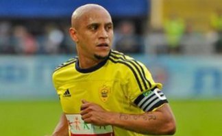 Первую собственную пластинку, песни Роберто Карлоса, он приобрел в декабре 1964 года. 

Он ещё и поёт???