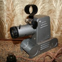 У меня вот такой был, только шнур тёмно-коричневого цвета. Но ОН "ушёл" куда-то, но 12-15 плёнок осталось... "Синий кактус", "Приключения Буль-Булькина", "Сосруко-сын дракона", и есть ещё даже чёрно-белые... ).