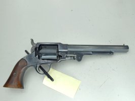 А чего про Roger & Spencer ничего не рассказали?
Красивый агрегат, тяжёлый. Из Италии себе реплику заказал лет 10 назад, периодически смазываю :) Дымного пороху не достать без разрешения, а то что достал у товарищей по интересам - уже давно отстреляно

Кстати, на 5й фотке пулелейка, а не устройство для заряжания.