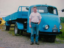 мой приятель на фоне тягача scammell c шаландой. в финляндии