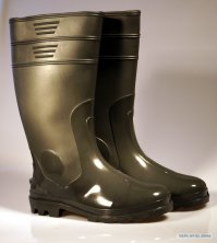 Раз не могу повлиять на ситуацию, то в грязь ношу резиновые сапоги.