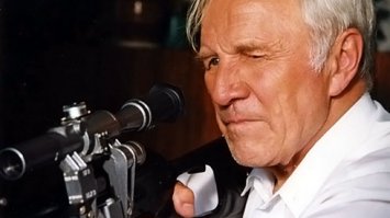 Зачем такую тему поднимать .. а уж если подняли то может вспомнить и хорошее кино а не изврат типа многоножек .. в этом фильме хоть смысл подобного действия есть а не для шокирования публики