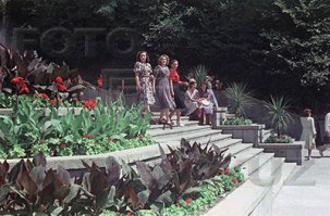 Добавлю ещё советского Киева. А то ведь украинская молодёжь считает, что москали их угнетали 300 лет