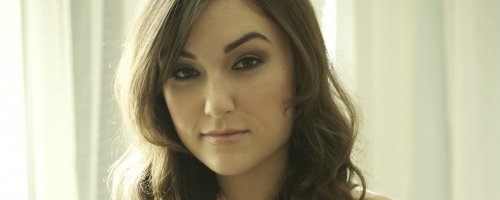 Сначала должна была играть она,но все отыграл он.