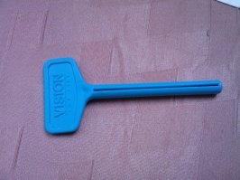 Так и подумал...
А я для этого использую ключ от силиконового герметика