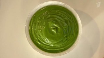 Я не специалист и не пробовал ни того не другого, но может быть васаби?