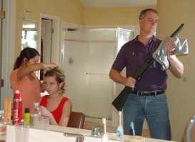 ... девочке с отцом явно повезло 
Думаю первый секс у нее случится лет в 30