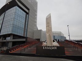 как говорится найдите 100500 отличай,выше музей человека при котором строили заводы и фабрики,выиграли войну и восстановили страну из руин,а ниже музей человека при котором заводы и фабрики продали иностранцам,развязали войну на своей территории.