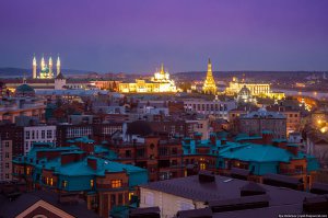 Статья сплошное передёргивание.
Начиная с отсутствия полезных ископаемых и полного разрушения городов.
"Территория, если сравнить с Германией, огромна" - это как раз минус, в Германии плотность населения гораздо выше, поэтому восстанавливать всё проще. Не рассказано о массовом завозе турков. Не рассказано о помощи США. Не рассказано о том, что из Западной Европы целенаправленно делали "витрину развитого капитализма" (проект кстати закрывают в-связи с дальнейшей ненужностью и убыточностью). Не рассказано об отличии в климате, о том, что красивые немецкие домики по большей части картон и палки, красиво отделанный снаружи.
Насчёт фоток тоже "не всё так однозначно". Фот фото России: