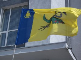 Нет. Это флаг Республики Бурятия. Ниже на снимке флаг Улан-Удэ.