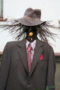 Убирайтесь с моей земли! Ужасающая армия чучел Великобритании