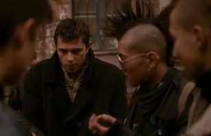 Он наверно в молодости косил под того ирокеза, возле "Нора найт клаб"