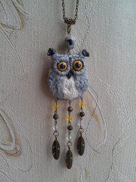 Фантазию пробуждает)
Ну и прям не совсем очуметь как дорого. Недавно был творческий припадок и немного попробовала полимерку, самую обычную наш "цветик" из нее можно все это сделать при кропотливости и желании. 
Чтоб не быть голословной покажу - "шедевры", это из одной и той же коробочки (как и еще дофигищи экспериментов), стоившей 240 рублей, и лак акриловый 50 мл. еще на 98 рублей. Как работать с полимеркой в интернете мастер-классы посмотрела.