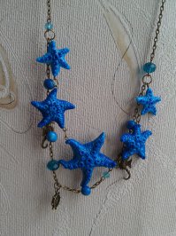 Фантазию пробуждает)
Ну и прям не совсем очуметь как дорого. Недавно был творческий припадок и немного попробовала полимерку, самую обычную наш "цветик" из нее можно все это сделать при кропотливости и желании. 
Чтоб не быть голословной покажу - "шедевры", это из одной и той же коробочки (как и еще дофигищи экспериментов), стоившей 240 рублей, и лак акриловый 50 мл. еще на 98 рублей. Как работать с полимеркой в интернете мастер-классы посмотрела.