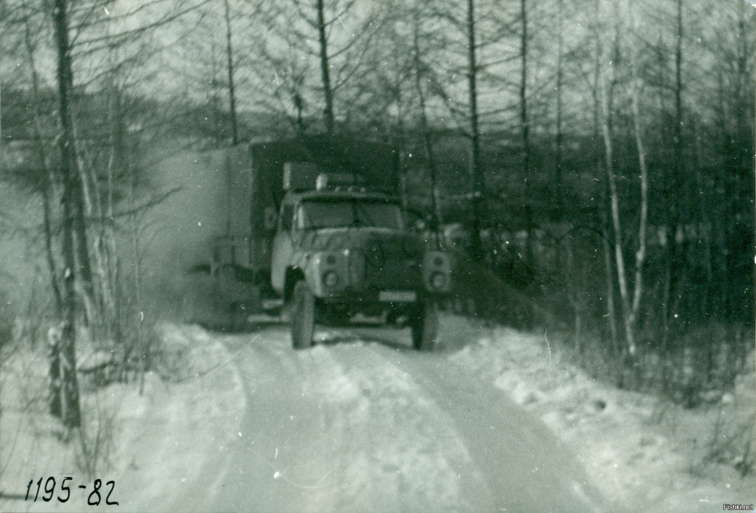 Вот зимник- Кюбюме - Усть-Нера. Ездить лучше всего было ночью- Фары встречной увидишь и сразу ищешь, где разъехаться. Да и солнце не так слепит! Переход от силы 100 км, от шоферской до шоферской.